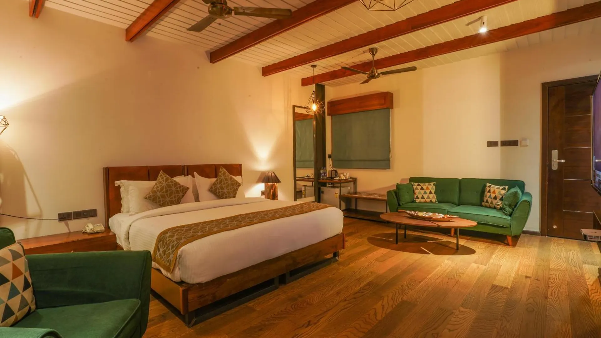 Vyna Hillock Resort And Spa 비티리
